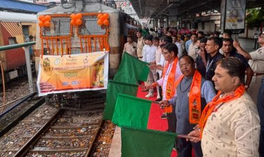 आस्था की रेल से अयोध्या धाम रवाना हुए 850 श्रद्धालु, रामलला के साथ काशी विश्वनाथ के भी करेंगे दर्शन