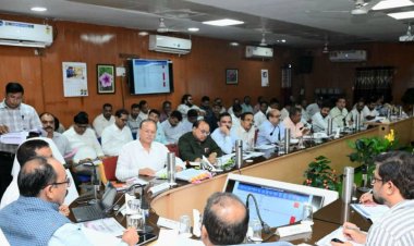 उप मुख्यमंत्री अरुण साव ने विकास कार्यों और योजनाओं के क्रियान्वयन की समीक्षा की