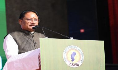 मुख्यमंत्री ने सोलर उद्योगों के स्टॉलों का किया अवलोकन, उत्कृष्ट कार्य करने वाली संस्थाओं, बैंकों एवं व्यक्तियों को किया सम्मानित