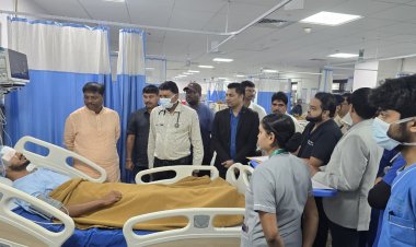 वन मंत्री  केदार कश्यप का घायल जवानों से अस्पताल पहुंचकर मिलना शासन की संवेदनशीलता और अपने सुरक्षा कर्मियों के प्रति जिम्मेदारी को दर्शाता है।