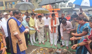 दलदल सिवनी क्षेत्र में ग्राम पंचायत भवन के पास नवीन रंगमंच निर्माण कार्य का रायपुर ग्रामीण विधायक निधि मद से 9 लाख 98 हजार रूपये की स्वीकृत लागत से शीघ्र