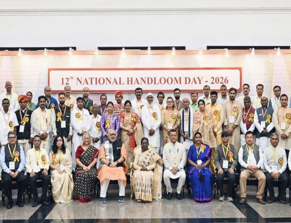 राष्ट्रपति द्रौपदी मुर्मु ने राष्ट्रीय हथकरघा दिवस समारोह में प्रदान किए संत कबीर और राष्ट्रीय हथकरघा पुरस्कार