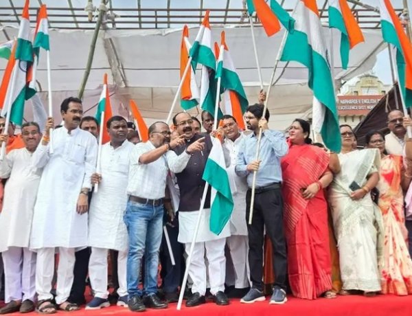 उप मुख्यमंत्री श्री साव तिरंगा यात्रा में हुए शामिल, ढाई किमी निकाली गई पैदल रैली