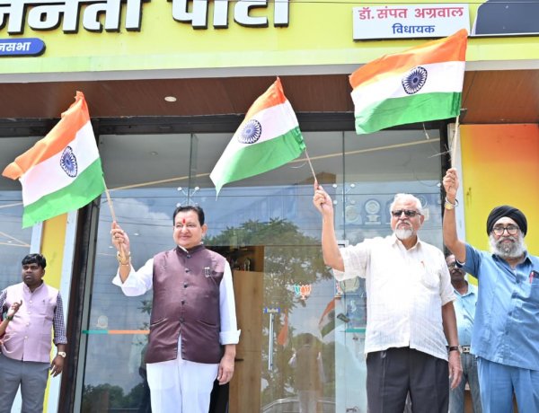 स्वतंत्रता दिवस से पूर्व देशभक्ति के रंग में रंगा बसना: किसान मोर्चा की भव्य ट्रैक्टर तिरंगा यात्रा में उमड़ा जनसैलाब, विधायक डॉ. संपत अग्रवाल रहे मुख्य अतिथि