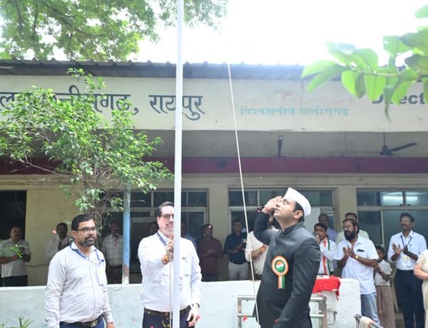 जनसम्पर्क संचालनालय में आयुक्त ने किया ध्वजारोहण