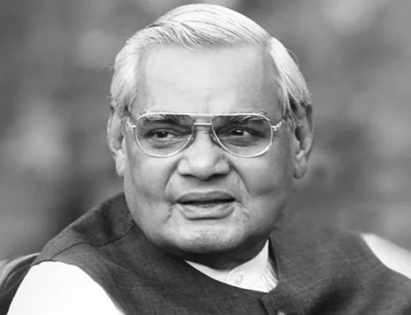 पूर्व प्रधानमंत्री अटल बिहारी वाजपेयी की पुण्यतिथि आज, CM योगी समेत कई राज्यों के मुख्यमंत्रियों ने दी श्रद्धांजलि