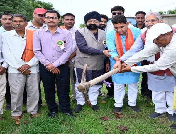 भौतिक प्रगति के साथ अपनी समृद्ध परंपरा और मानवीय मूल्यों को सहेजकर रखना ही सच्चा विकास- मंत्री टंक राम वर्मा
