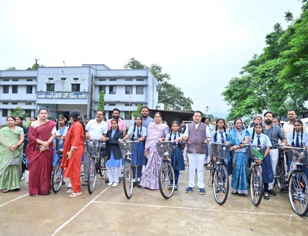साय सरकार का मुख्य उद्देश्य हर बेटी तक शिक्षा का सुगम मार्ग पहुंचाना: विधायक डॉ. संपत अग्रवाल