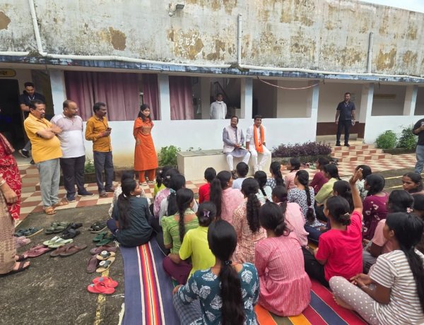 छात्राओं की सुविधाओं, स्वच्छता, सुरक्षा और बेहतर शैक्षणिक वातावरण सुनिश्चित करने के दिए निर्देश