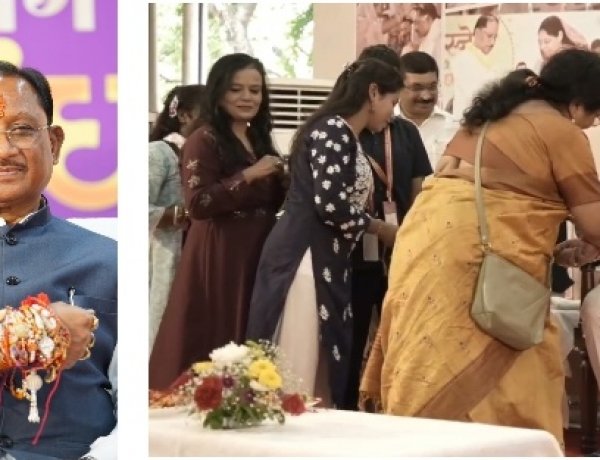 *मुख्यमंत्री निवास में रक्षाबंधन का आत्मीय उल्लास, विभिन्न क्षेत्रों से पहुंचीं माताओं-बहनों ने मुख्यमंत्री को बांधी राखी