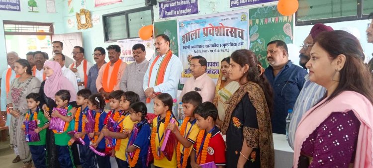 एमसीबी : मिशन 100 की शपथ से गूंजा चिरमिरी, 20 बेटियों को साइकिल और 50 पौधों से सजा शिक्षा का उत्सव