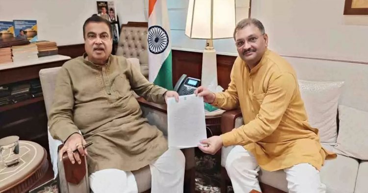 सांसद संतोष पांडेय ने केंद्रीय मंत्री नितिन गडकरी से मिले,कवर्धा से सिमगा फोरलेन सड़क निर्माण का ज्ञापन सौपा