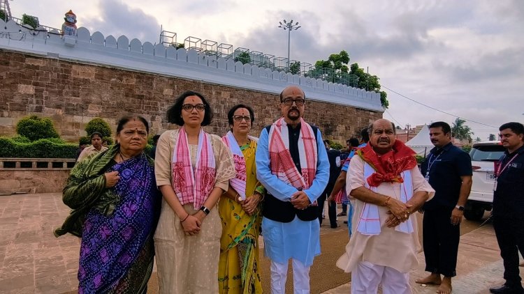 महामहिम राज्यपाल  रमेन डेका जी एवं विधायक  पुरन्दर मिश्रा जी ने सपत्नीक किए महाप्रभु जगन्नाथ के दर्शन