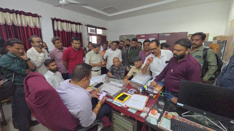 प्रेस क्लब में अध्यक्ष का फरमान ध्वस्त, निर्वाचित सचिव-कोषाध्यक्ष ही रहेंगे काबिज