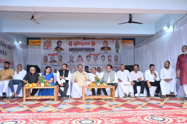 राजेश मूणत ने 10वीं एवं 12वीं बोर्ड में मेरिट में आने वाले विद्यार्थियों को स्कूटी देने एवं 90 प्रतिशत अंक लाने वाले विद्यार्थियों को 10-10 हजार रूपये प्रोत्साहन पुरस्कार देने की घोषणा की