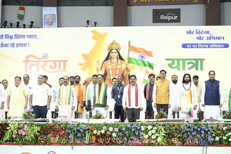 भाजपा की रायपुर में निकली भव्य ‘तिरंगा यात्रा’ में भारी जनसमूह उमड़ा, जगह-जगह पुष्पवर्षा और "भारत माता की जय" और "वंदे मातरम" के उद्घोष से राजधानी देशभक्ति के रंग में रंगी