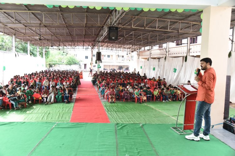 विधायक अनुज शर्मा ने विद्यार्थियों को प्रकृति संरक्षण का संकल्प दिलाते हुए कहा, "हरेली का वास्तविक अर्थ केवल पूजा-पाठ या उत्सव मनाना नहीं, बल्कि प्रकृति को सहेजना है।