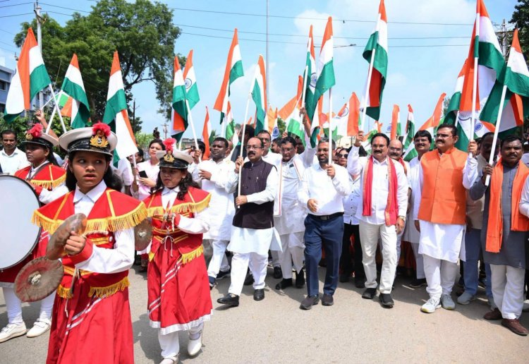 उप मुख्यमंत्री तथा कांकेर जिले के प्रभारी मंत्री  अरुण साव के मुख्य आतिथ्य में आज कांकेर में भव्य तिरंगा यात्रा निकाली गई।