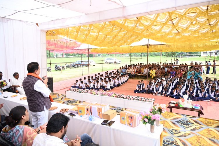 ग्राम सुखीपाल में निःशुल्क सरस्वती सायकल वितरण समारोह संपन्न, विधायक डॉ. संपत अग्रवाल ने छात्राओं को सौंपी सायकिल
