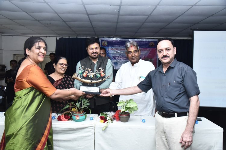 गुरुकुल महिला महाविद्यालय के 'दीक्षारंभ समारोह' में शामिल हुए धरसींवा विधायक पद्मश्री अनुज शर्मा; छात्राओं को दिया सफलता और संस्कारों का मंत्र
