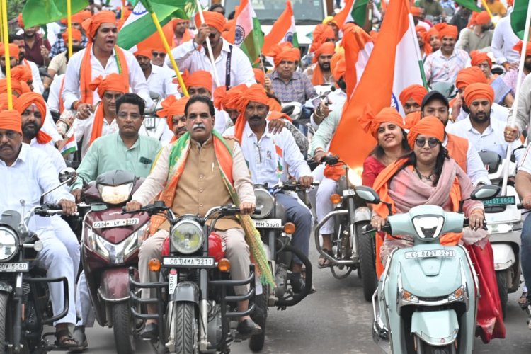तिरंगे की शान और राष्ट्रभक्ति के जोश से गूंजा रायपुर, विधायक पुरन्दर मिश्रा ने राजेश मूणत के साथ बाइक रैली में लिया हिस्सा