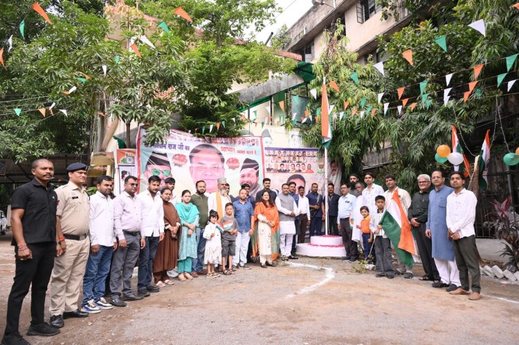 डाॅ.सलीम राज ने कार्यालय, छ.ग.राज्य वक्फ बोर्ड व अन्य वक्फ संस्थानों पर किया ध्वजारोहण