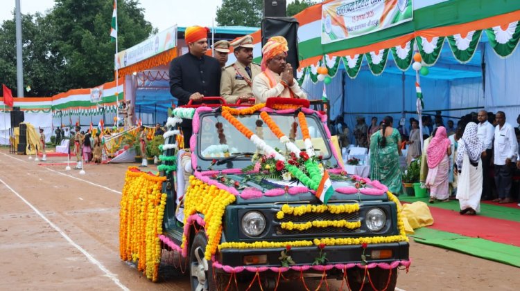  नक्सल मुक्त बीजापुर के पहले स्वतंत्रता दिवस पर शान से लहराया तिरंगा, सांसद महेश कश्यप ने किया ध्वजारोहण