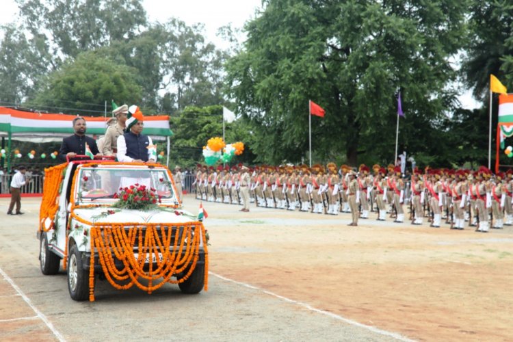 उत्तर बस्तर कांकेर : जिले में हर्षोल्लास के साथ राष्ट्रध्वज तिरंगा फहराकर मनाया गया स्वतंत्रता दिवस
