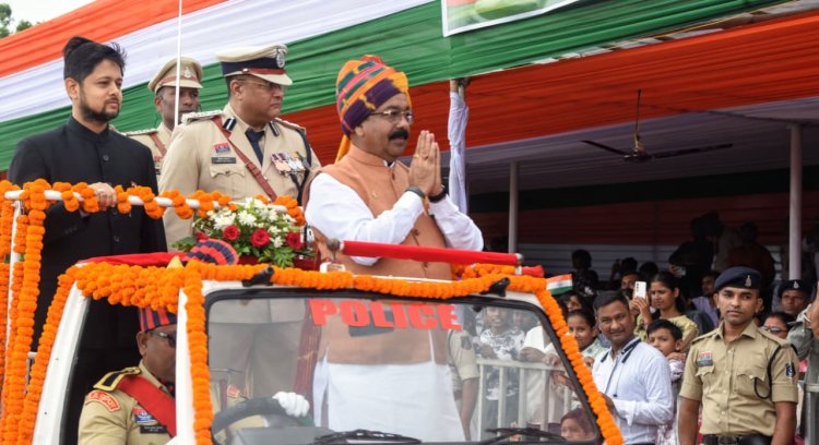 -उपमुख्यमंत्री  अरूण साव ने ध्वजारोहण कर परेड की सलामी ली