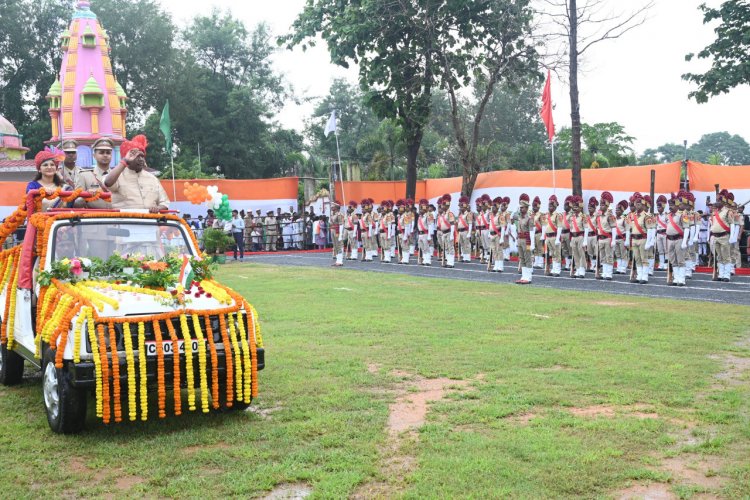 गरिमामय एवं हर्षाेल्लास के साथ बलरामपुर में मनाया गया 80वां स्वतंत्रता दिवस