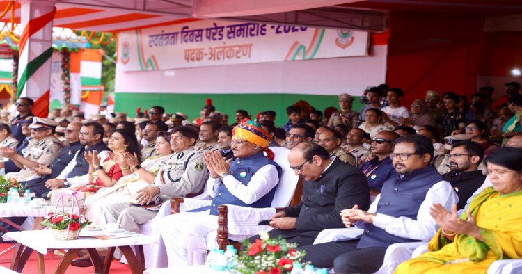 स्वतंत्रता दिवस समारोह: शालेय विद्यार्थियों की सांस्कृतिक प्रस्तुतियों ने बांधा समां