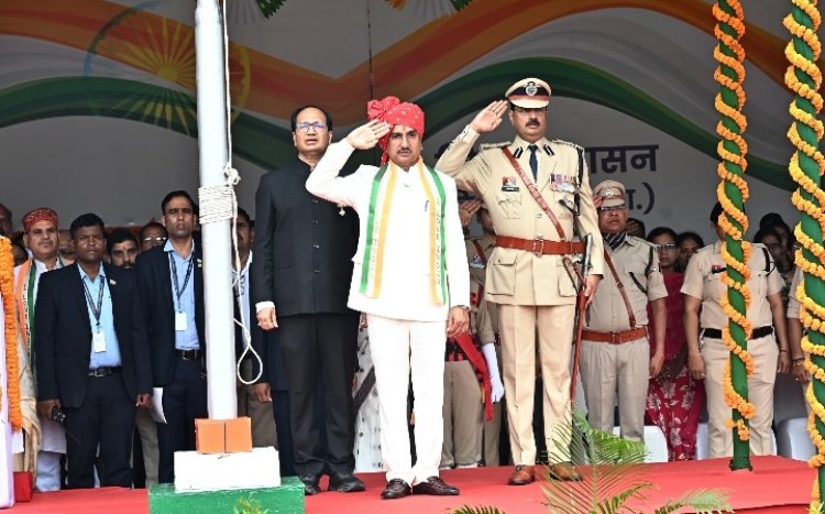 गरिमामय माहौल में मनाया गया 80 वां स्वतंत्रता दिवस समारोह  केंद्रीय राज्यमंत्री तोखन साहू ने किया ध्वजारोहण