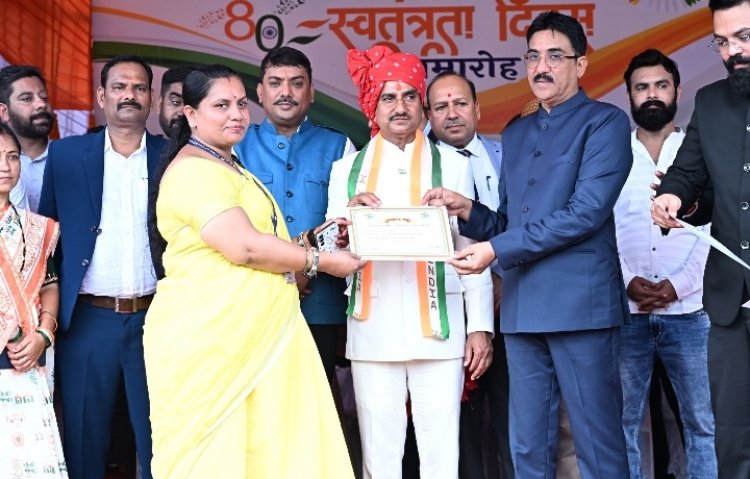 जनसंपर्क की सभी विधाओं में उत्कृष्ट कार्य के लिए सहायक जनसंपर्क अधिकारी रचना मिश्रा सम्मानित