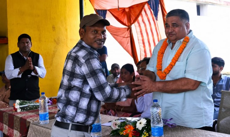 ग्रामीणों की समस्याओं के त्वरित निराकरण के लिए मंत्री  राजेश अग्रवाल ने दिए अधिकारियों को निर्देश