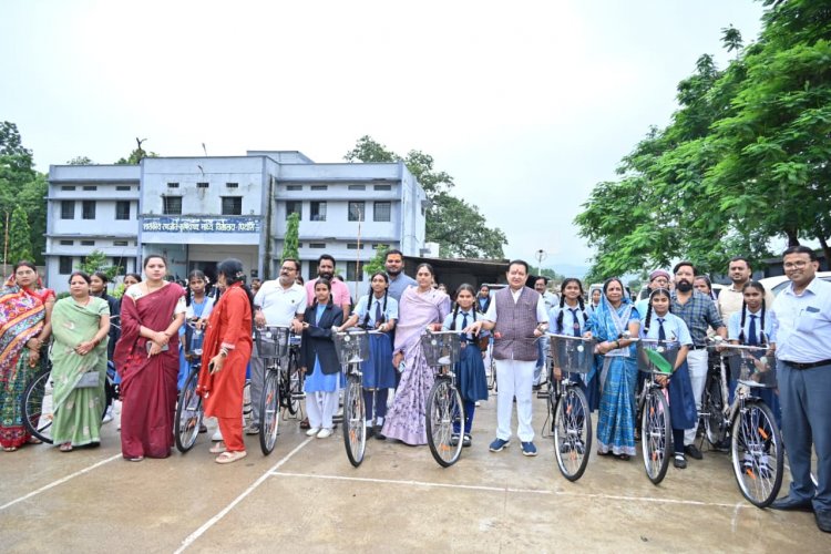 साय सरकार का मुख्य उद्देश्य हर बेटी तक शिक्षा का सुगम मार्ग पहुंचाना: विधायक डॉ. संपत अग्रवाल