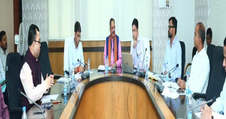 स्वास्थ्य मंत्री जायसवाल ने की विभागीय कार्यों की समीक्षा, वरिष्ठ अधिकारियों को दिए बेहतर स्वास्थ्य सेवाओं के लिए निर्देश