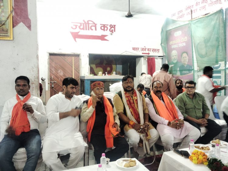 भाजपा नेता बृजेश अग्रवाल ‘राजा’ के जन्मदिन पर सुंदरकांड पाठ और भंडारा का आयोजन बृजेश अग्रवाल 'राजा' को बधाई देने के लिए भाजपा के कई वरिष्ठ पदाधिकारी पहुंचे।