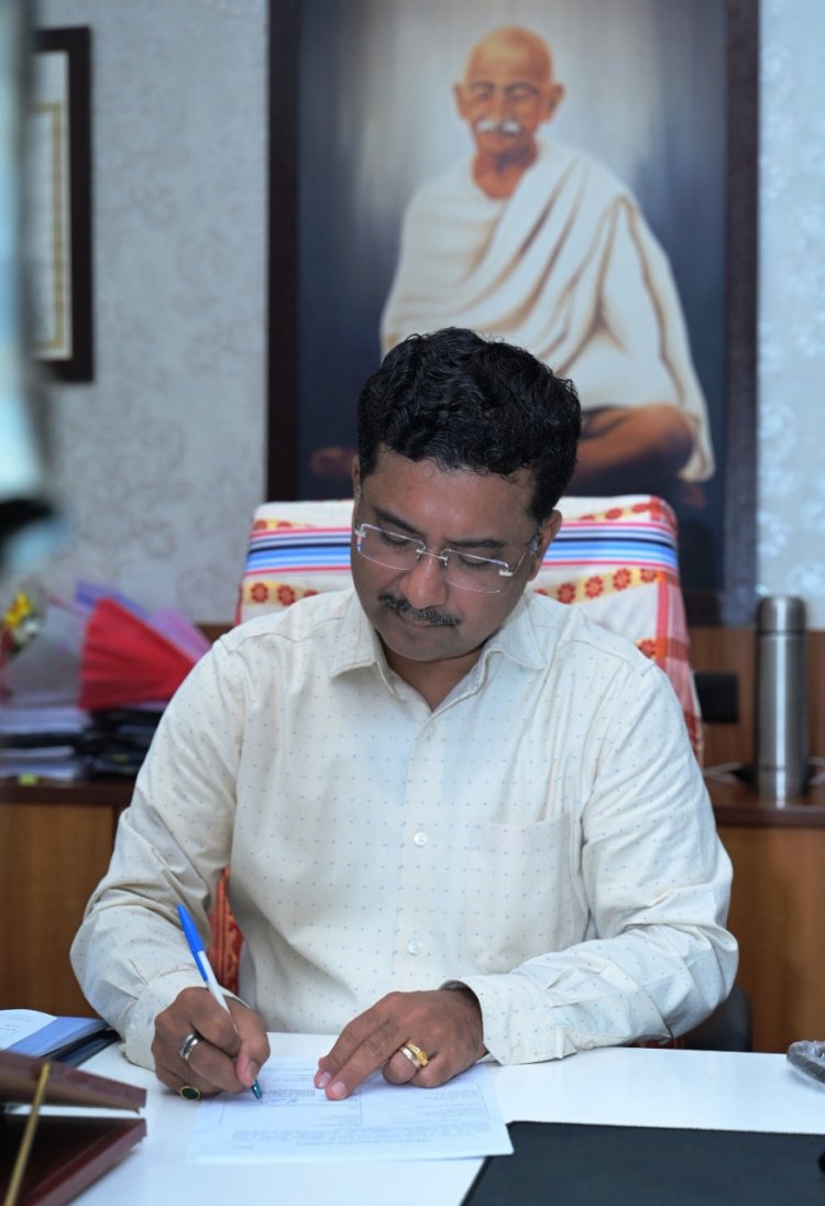 सोनमणि बोरा ने प्रमुख सचिव, नगरीय प्रशासन एवं विकास विभाग का कार्यभार ग्रहण किया….