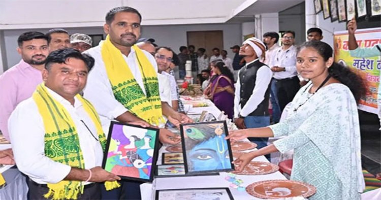 जनजातीय कारीगरों के हुनर को मिलेगा व्यापक बाजार, 20 कलाकारों एवं कारीगरों ने लगाए स्टॉल