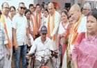 बैटरी चलित ट्राइसाइकिल ने दिनेश की राह की आसान