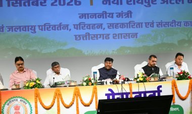 मंत्री वन एवं जलवायु परिवर्तन, परिवहन, सहकारिता, संसदीय कार्य  केदार कश्यप विभागीय गतिविधियों एवं उपलब्धियों पर आज छत्तीसगढ संवाद के आडिटोरियम (नवा रायपुर,अटल नगर ) में प्रेस को संबोधित करते हुए