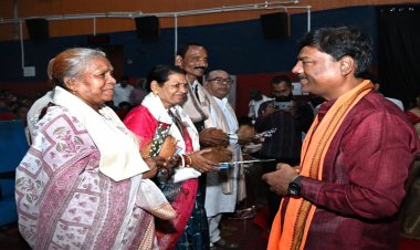 मुख्यमंत्री शिक्षा गौरव अलंकरण समारोह - वन मंत्री कश्यप ने सेवानिवृत्त शिक्षकों और शिक्षा दूतों को किया सम्मानित