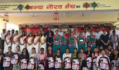 उद्योग मंत्री  लखन लाल देवांगन ने 1500 छात्राओं को दी एजुकेशन किट, जिले के अन्य शासकीय कॉलेजों में भी विशाल डोम की घोषणा 