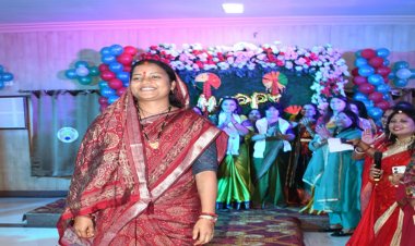 तीज के रंग में रंगा रायपुर प्रेस क्लब, मंत्री लक्ष्मी राजवाड़े ने रैंप वॉक कर बढ़ाया महिला पत्रकारों का उत्साह…