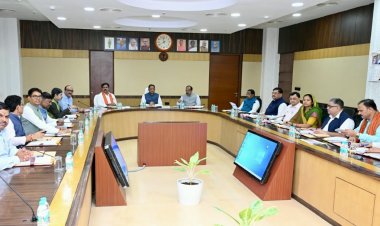 मुख्यमंत्री विष्णु देव साय की अध्यक्षता में आज  मंत्रालय, महानदी भवन में मंत्री परिषद की बैठक प्रारम्भ