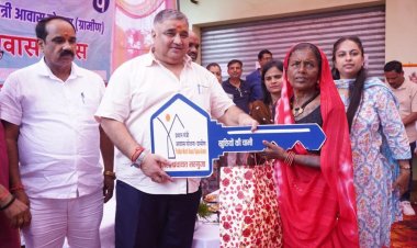 पक्के घर में कदम रखते ही चेहरे पर आई मुस्कान, 5,596 परिवारों के साकार हुए अपने आशियाने के सपने
