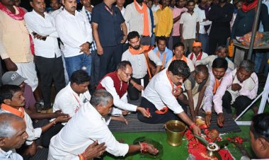 उप मुख्यमंत्री  विजय शर्मा ने मुड़घुसरी में 1.48 करोड़ रुपए के तीन सड़क का किया भूमिपूजन