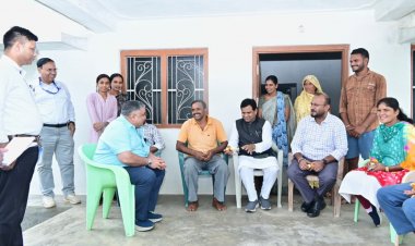 गौरेला-पेंड्रा-मरवाही : पीएम जनमन आवास के हितग्राहियों से मिले प्रभारी मंत्री  राजेश अग्रवाल