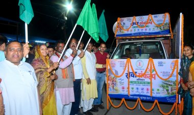  मंत्री श्रीमती लक्ष्मी राजवाड़े ने सेवा संकल्प रथ को दिखाई हरी झंडी