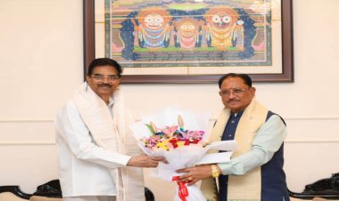 मुख्यमंत्री साय ने ओडिशा के राज्यपाल डॉ. हरि बाबू कंभमपति से की शिष्टाचार भेंट